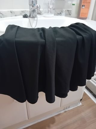 Falda plisada negra