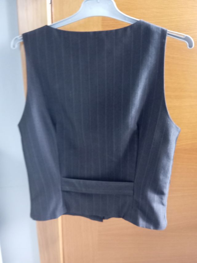 chaleco rayas gris oscuro