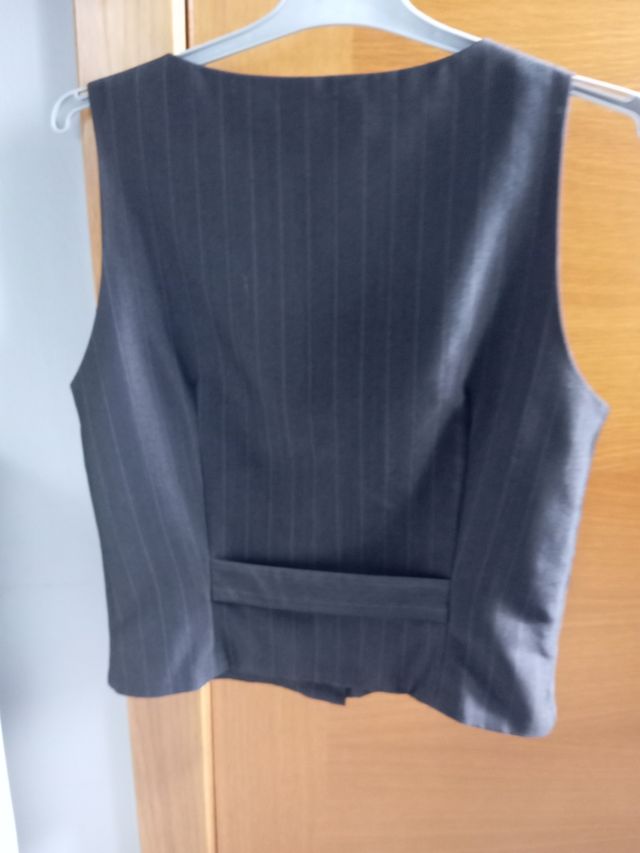 chaleco rayas gris oscuro