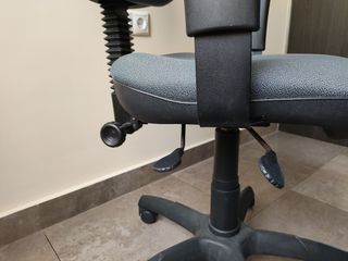 Silla de oficina con ruedas grande y robusta
