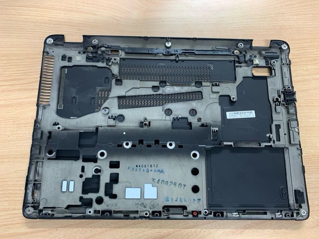 HP 840 G1 base inferior comoleta