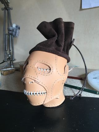 bolsa de judas limosnera de cuero piel tsantsa