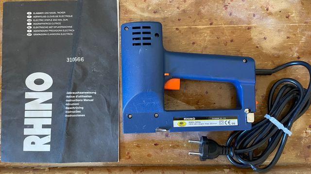 Grapadora Eléctrica RHINO