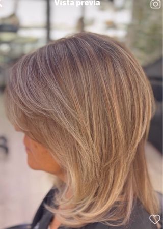 Estilista profesional, barbero, manicurista