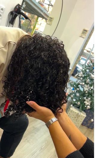 Estilista profesional, barbero, manicurista