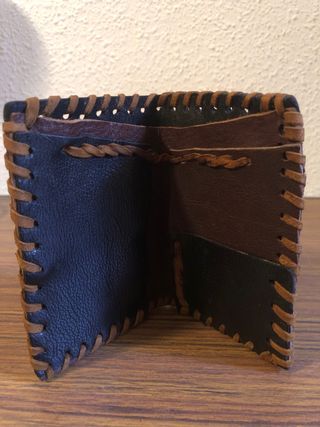 Cartera cuero artesanal. 