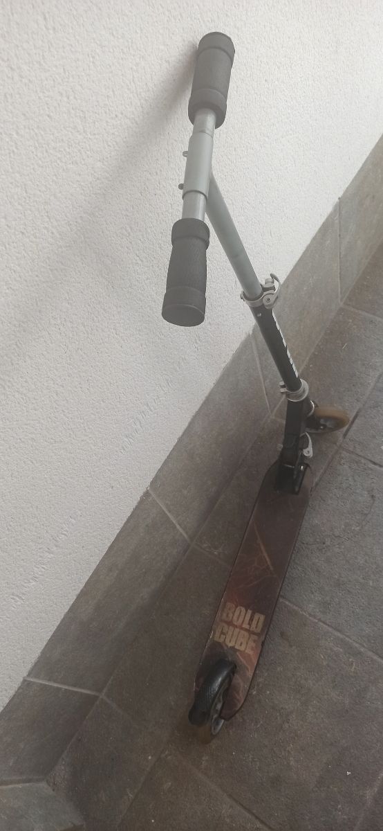 Patinete Bold Cube 4-9 años.