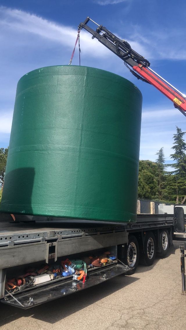 Depositos de poliéster reforzado