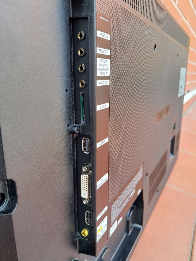 Monitor Samsung DM32E