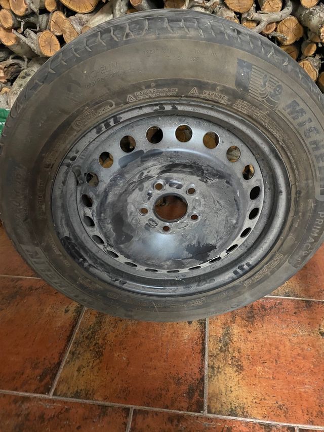 Rueda michelin R16