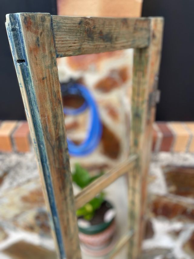 Ventana antigua ahora espejo