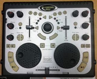 Mesa mezclas DJ Control MP3. 