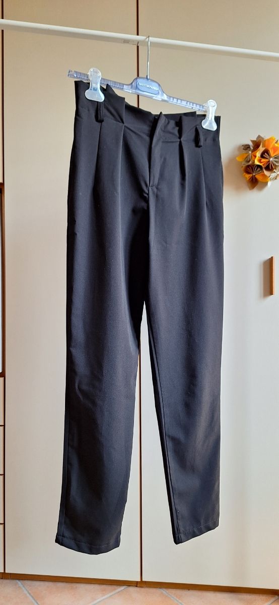 Pantaloni neri eleganti