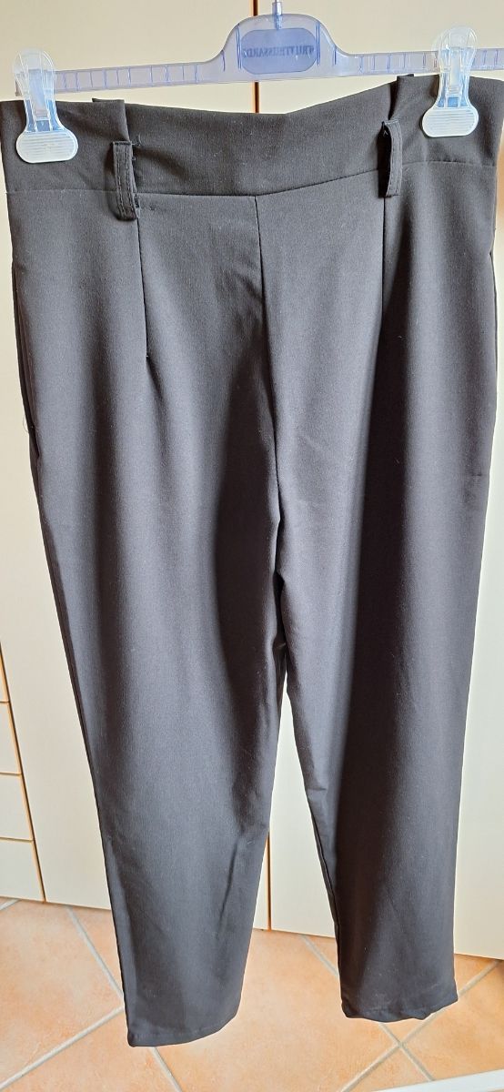 Pantaloni neri eleganti