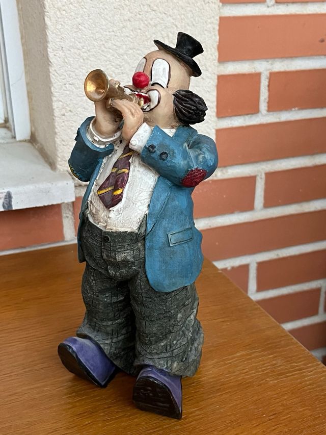 Payaso musico de resina