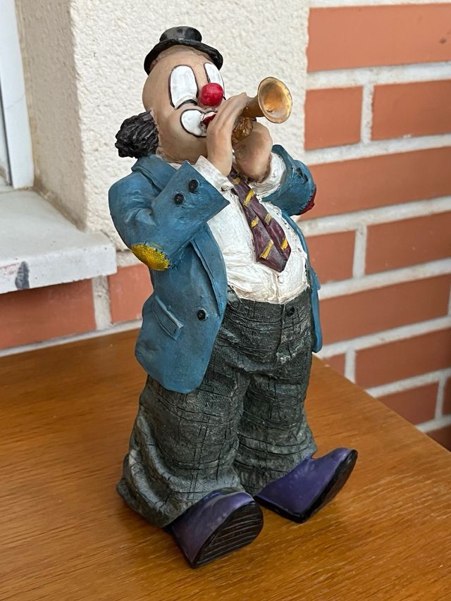 Payaso musico de resina