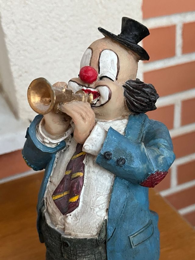 Payaso musico de resina