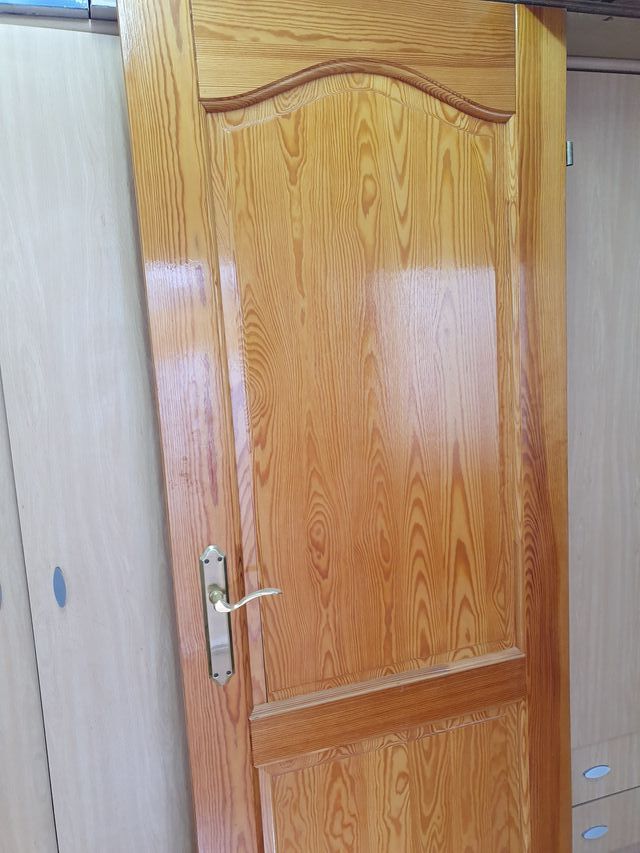 Puerta madera maciza 75x200 cm. Nueva.