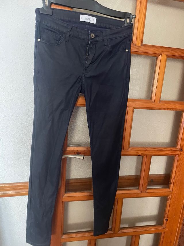 Vaquero encerado azul marino de Mango