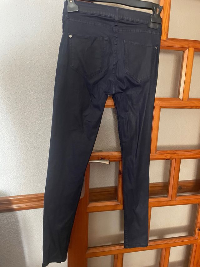 Vaquero encerado azul marino de Mango