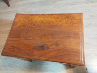 Mesa auxiliar de madera maciza