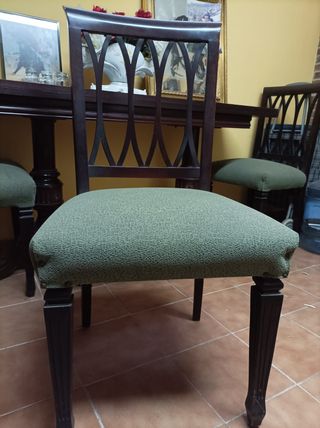 Mesa y 4 sillas