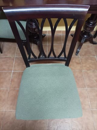 Mesa y 4 sillas