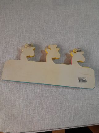 2 CUADROS + 1 PERCHERO