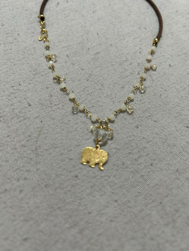 Collar pedreria y elefante