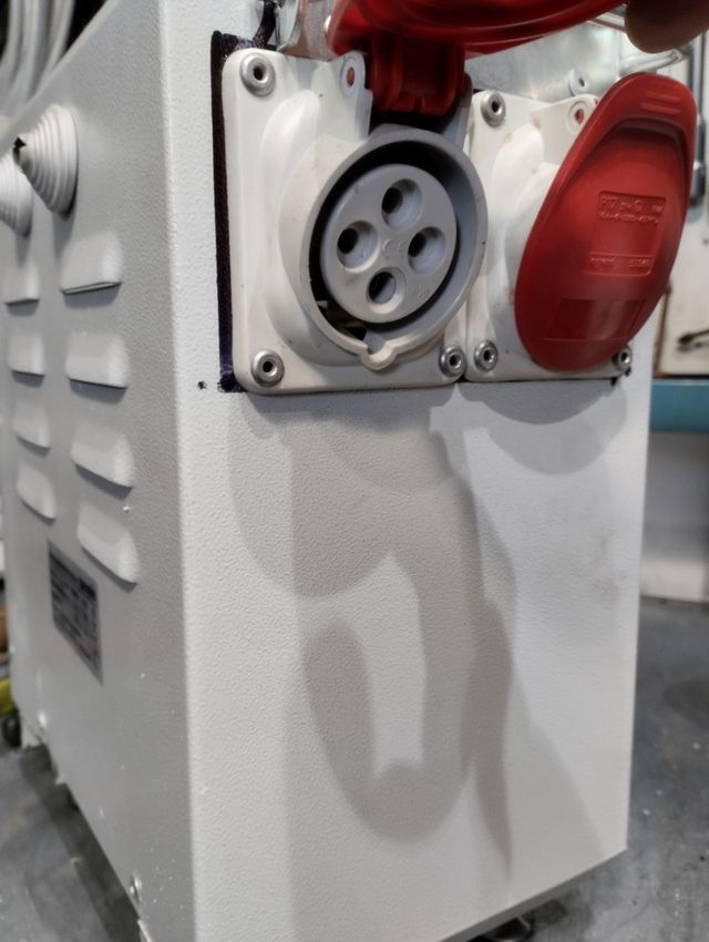 Autotrasformador 220/400/5000 watios