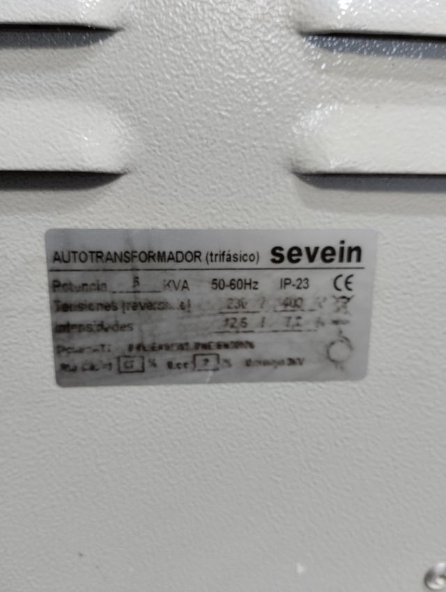 Autotrasformador 220/400/5000 watios
