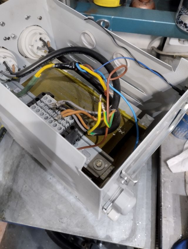 Autotrasformador 220/400/5000 watios