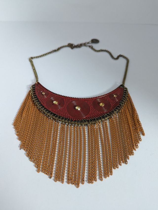 Collar rígido con fleco