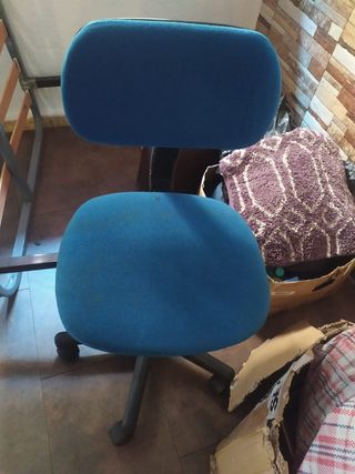 Se vende silla escritorio bonita ....casi nueva