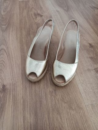 Cuñas doradas