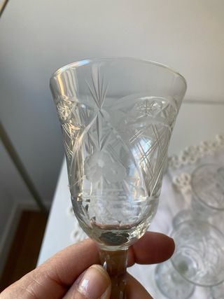 Vecchi liquori e bicchieri