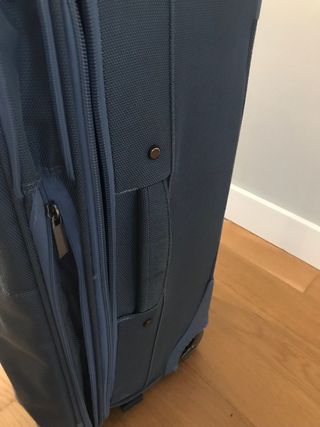 Maleta grande 60x38x26. Candado incluido. 