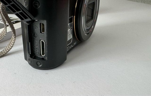 Casio exilim HS ex-FH100