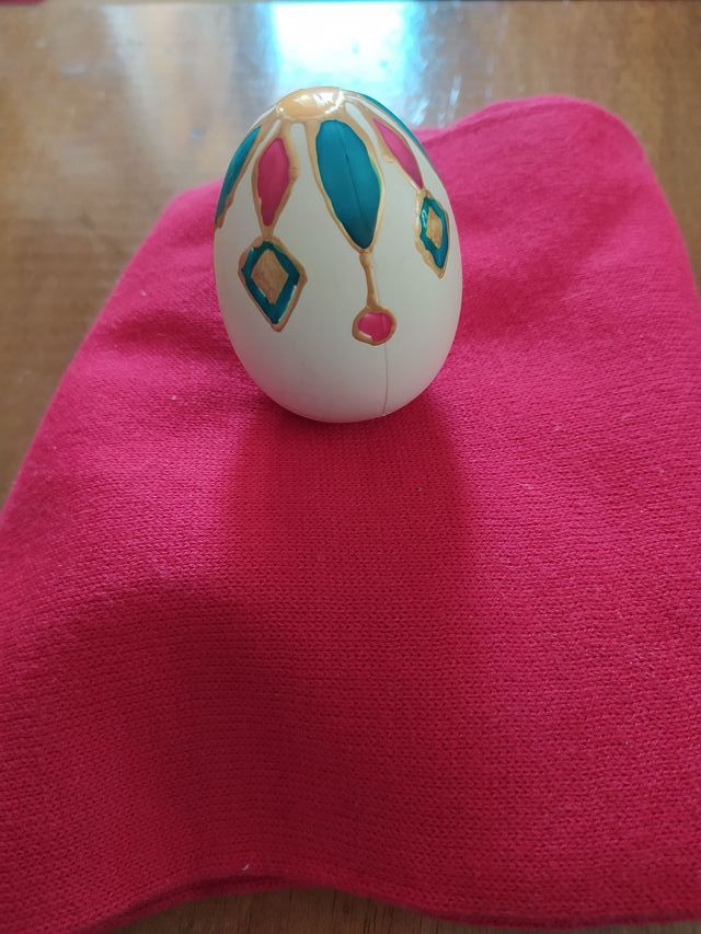 Uovo dipinto a mano