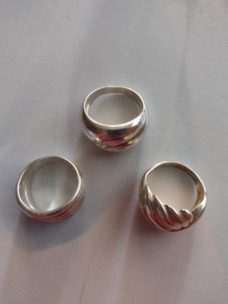 Anillos grandes de plata relieve 