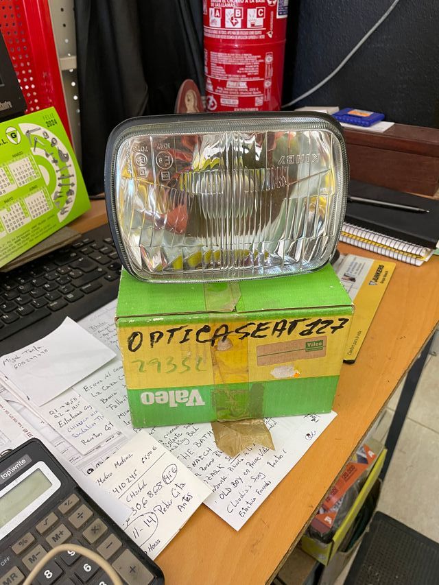 Faro delantero SEAT 127