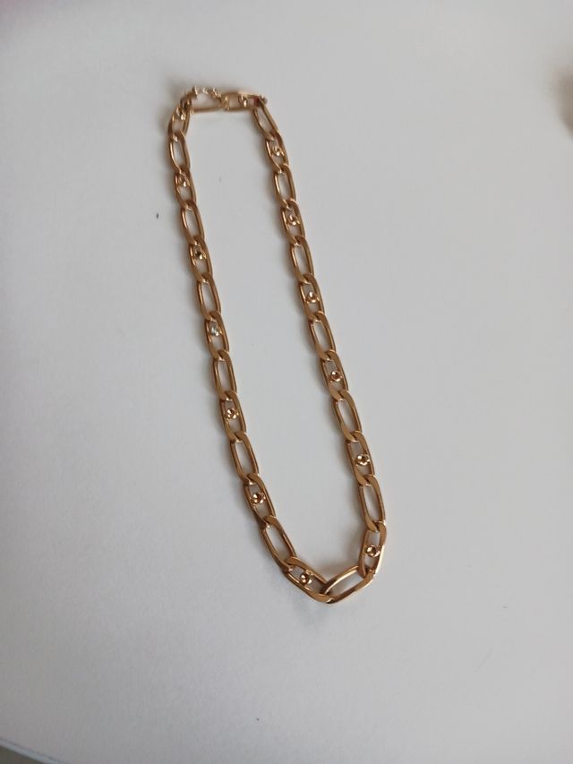 Bonita gargantilla chapada Oro