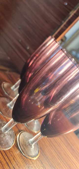 6 copas licor de color violeta de los años 40s