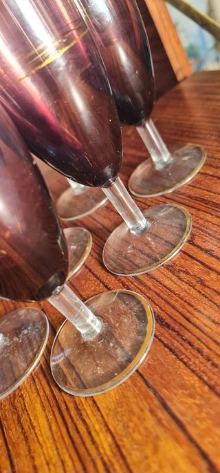 6 copas licor de color violeta de los años 40s