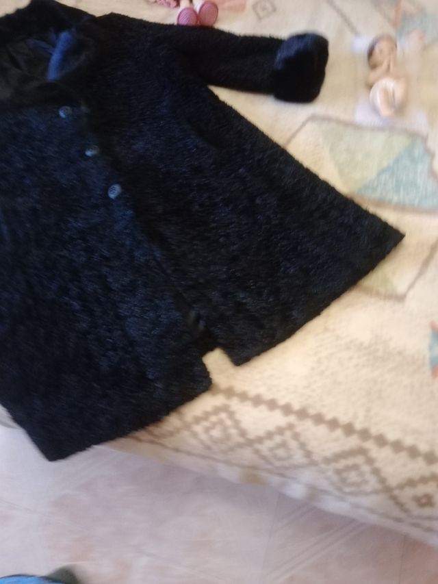 Abrigo de Astracán y pelo negro