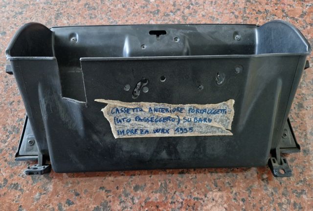 Cassetto portaoggetti Subaru