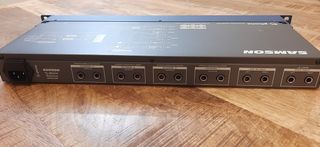 Amplificador distribuidor de auriculares / cascos