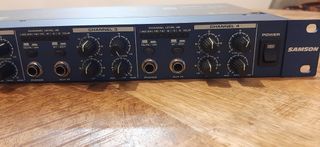 Amplificador distribuidor de auriculares / cascos