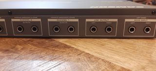 Amplificador distribuidor de auriculares / cascos