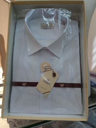 Camisa blanca hombre